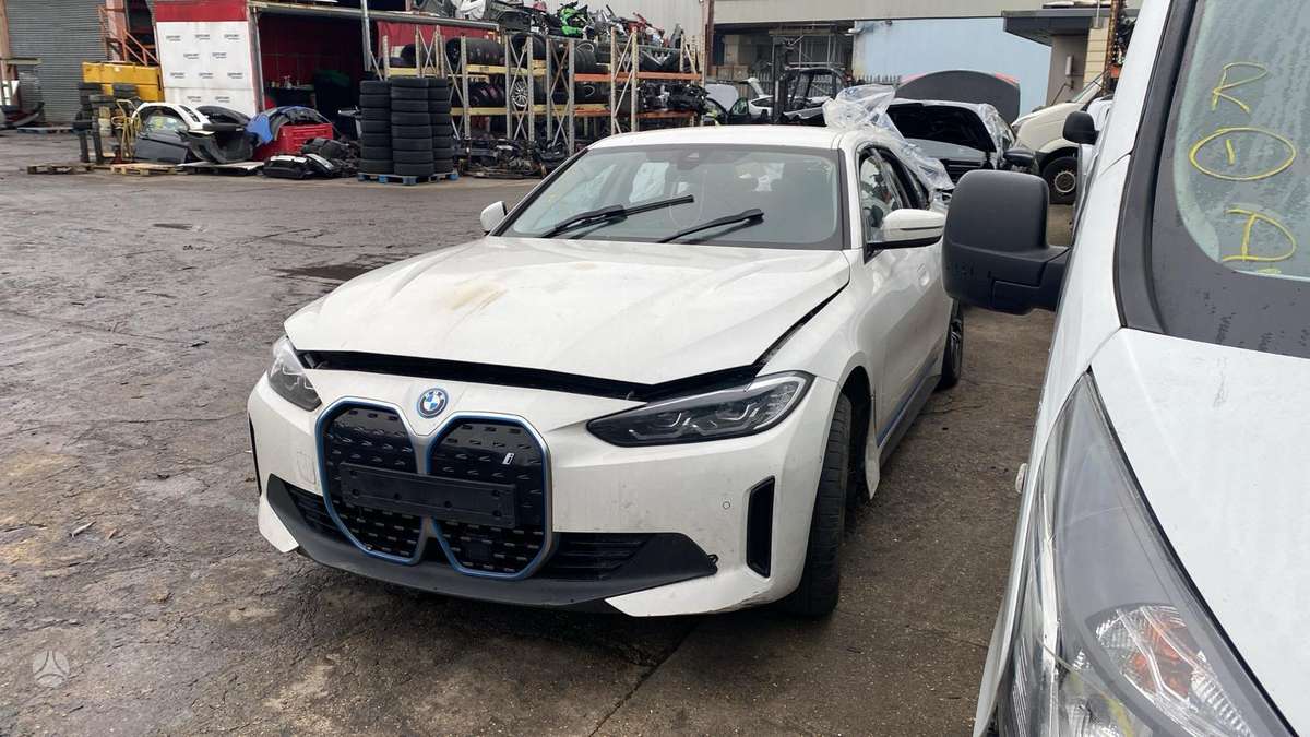 BMW i4 по частям
