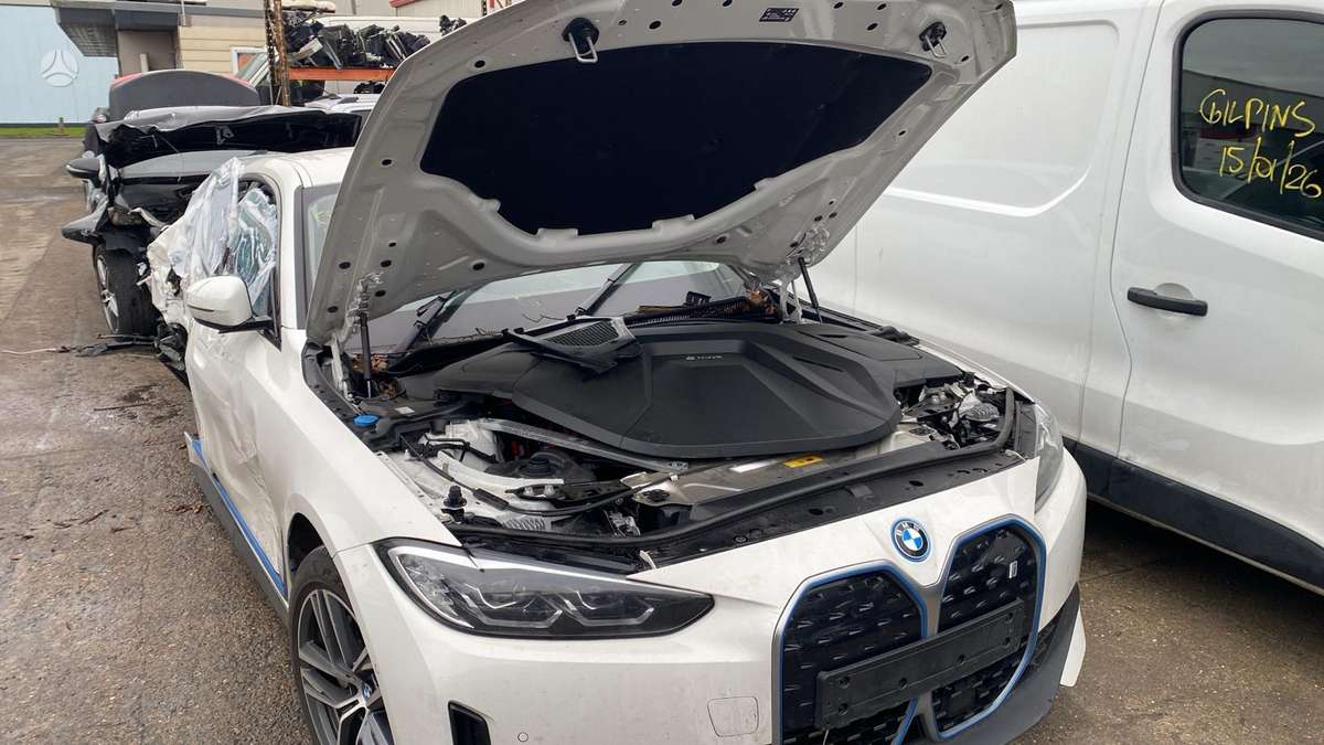 BMW i4 rezerves daļās