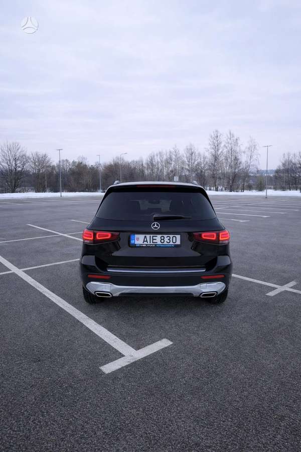 Mercedes-Benz GLB200, Внедорожник / Кроссовер