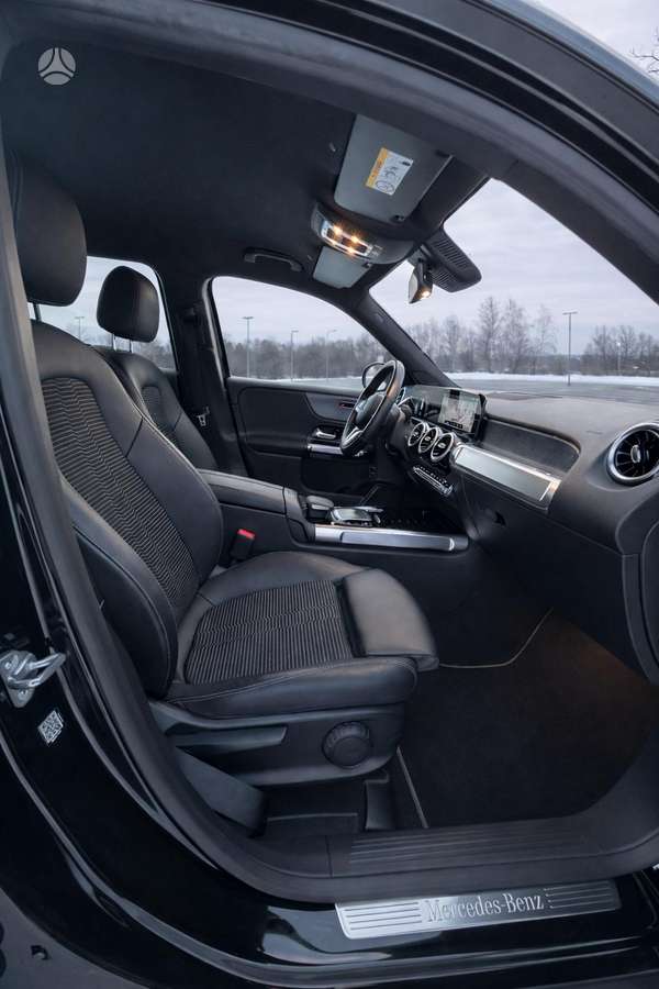 Mercedes-Benz GLB200, Внедорожник / Кроссовер