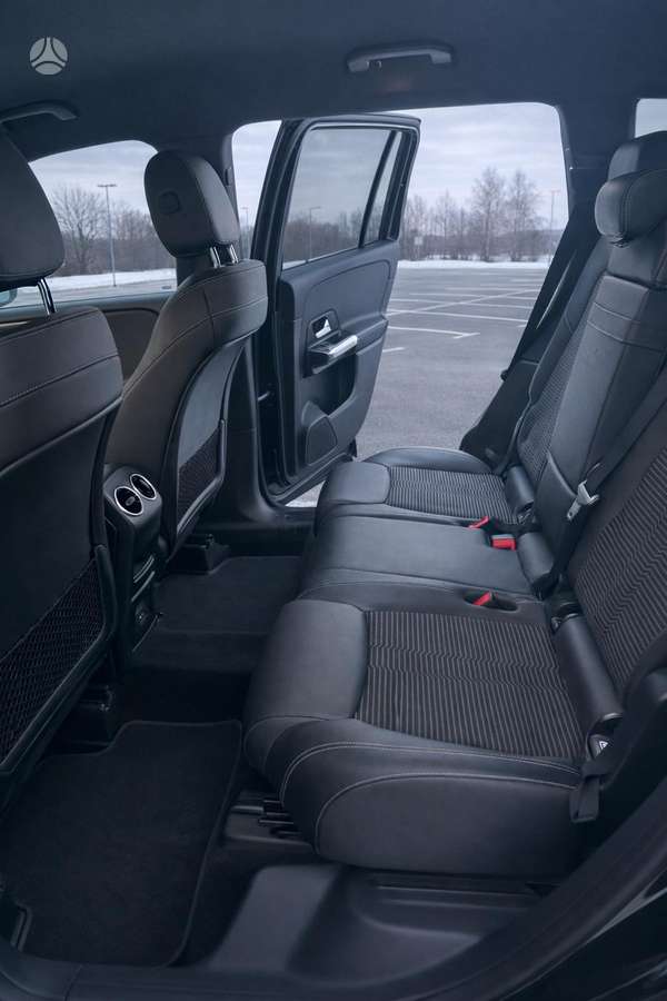 Mercedes-Benz GLB200, Внедорожник / Кроссовер