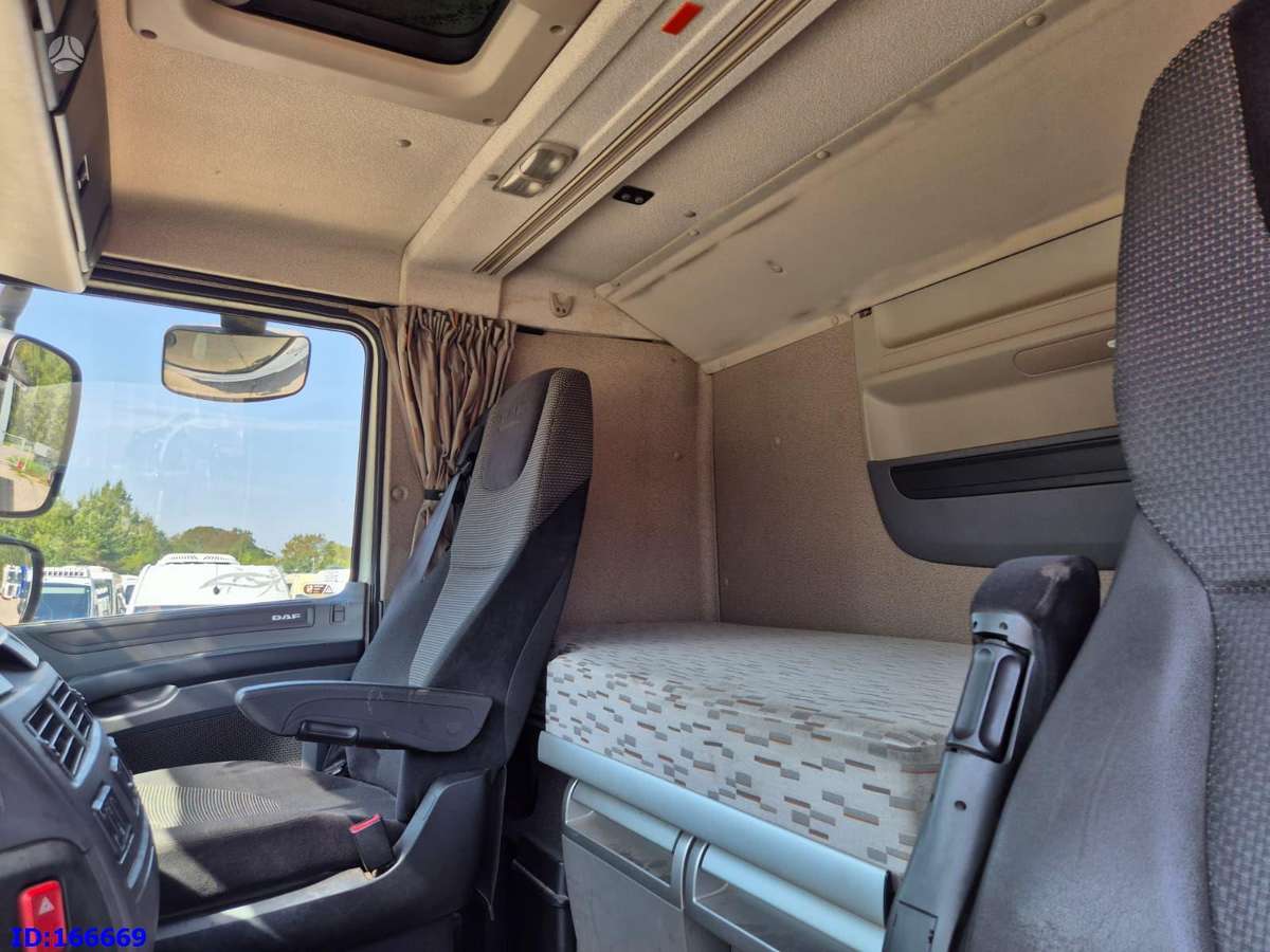 DAF XF 106.460 FAR  6X2 Euro6, рефрижераторы