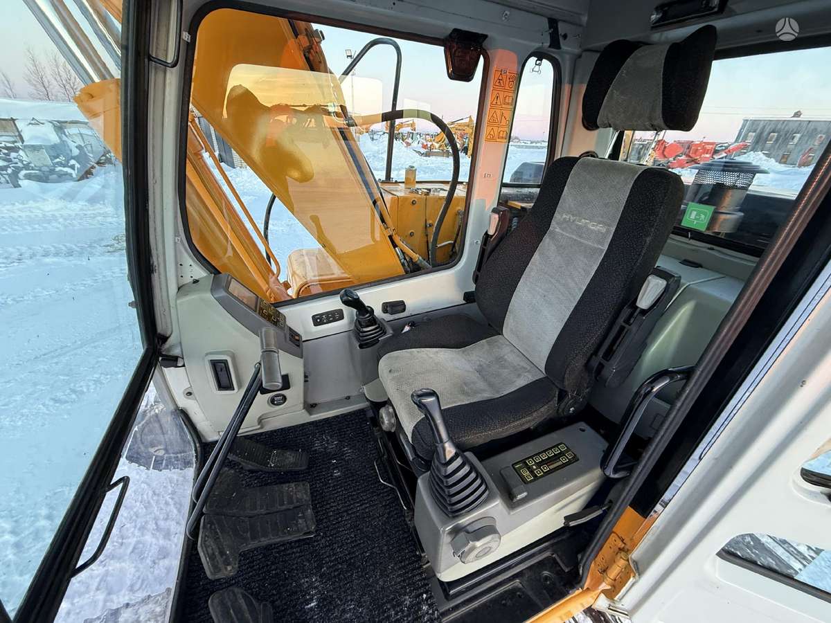 Hyundai Robex 140 LC-7, ekskavatoriai