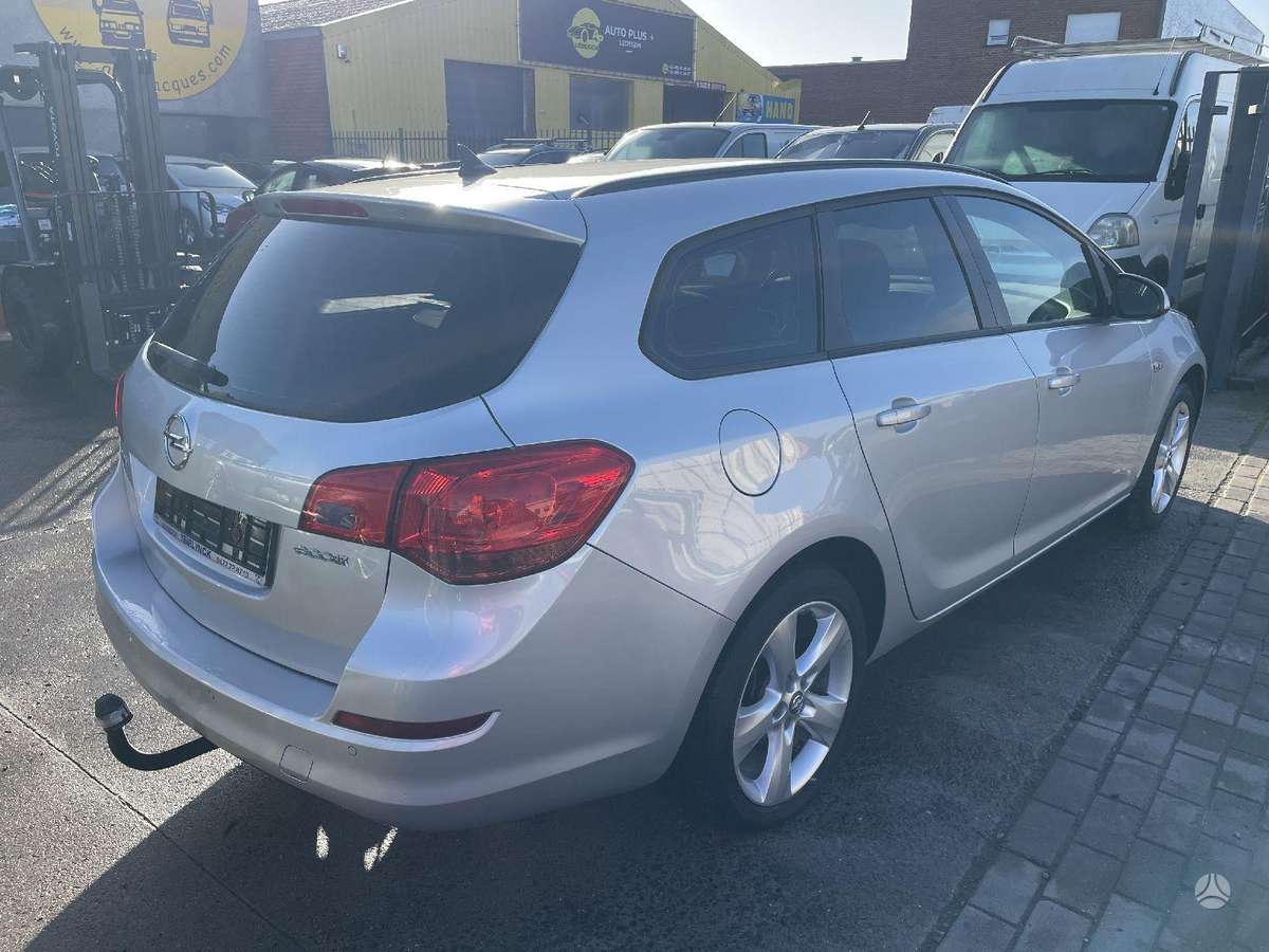 Opel Astra kėbulo dalys
