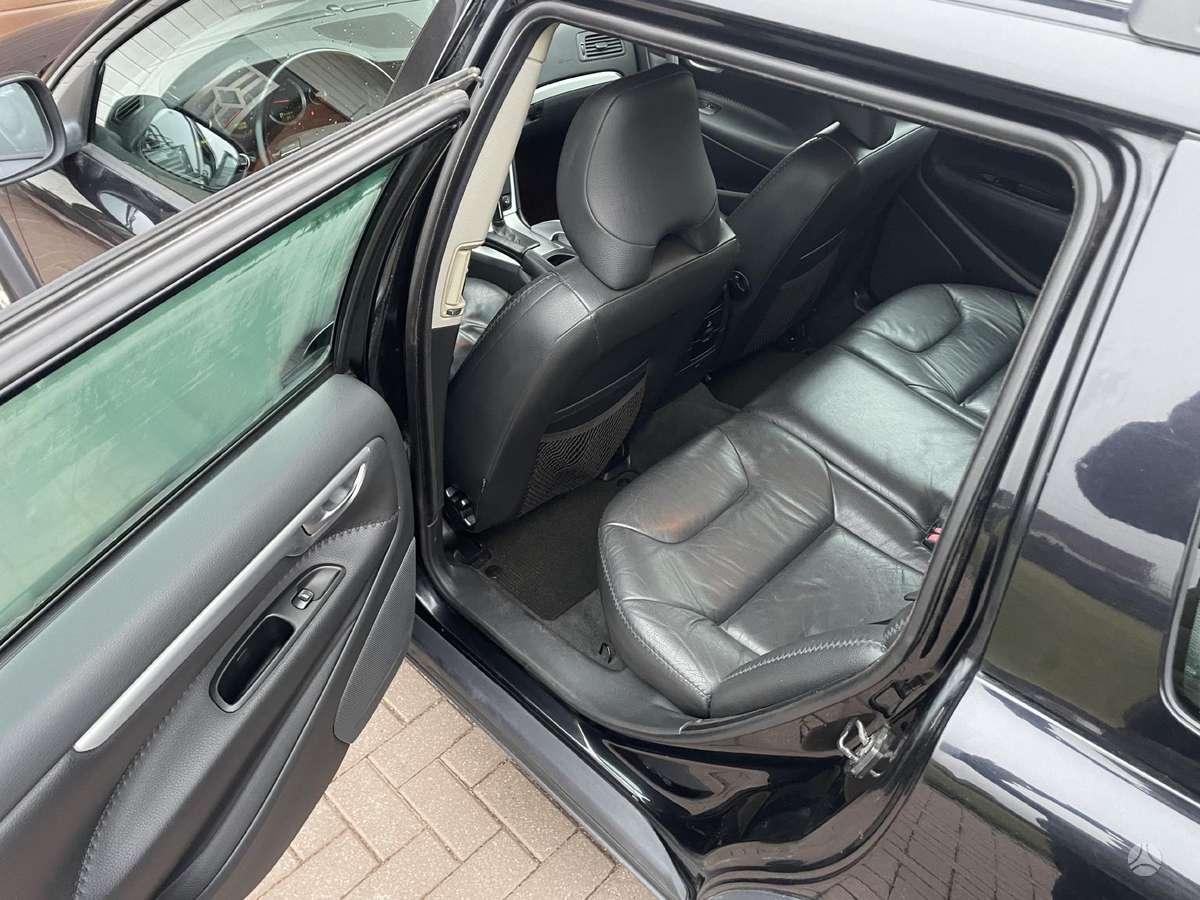 Volvo XC70 - 8