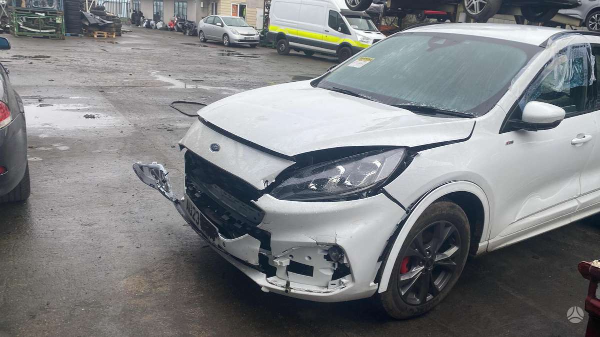 Ford Kuga dalimis. Dalimis st line