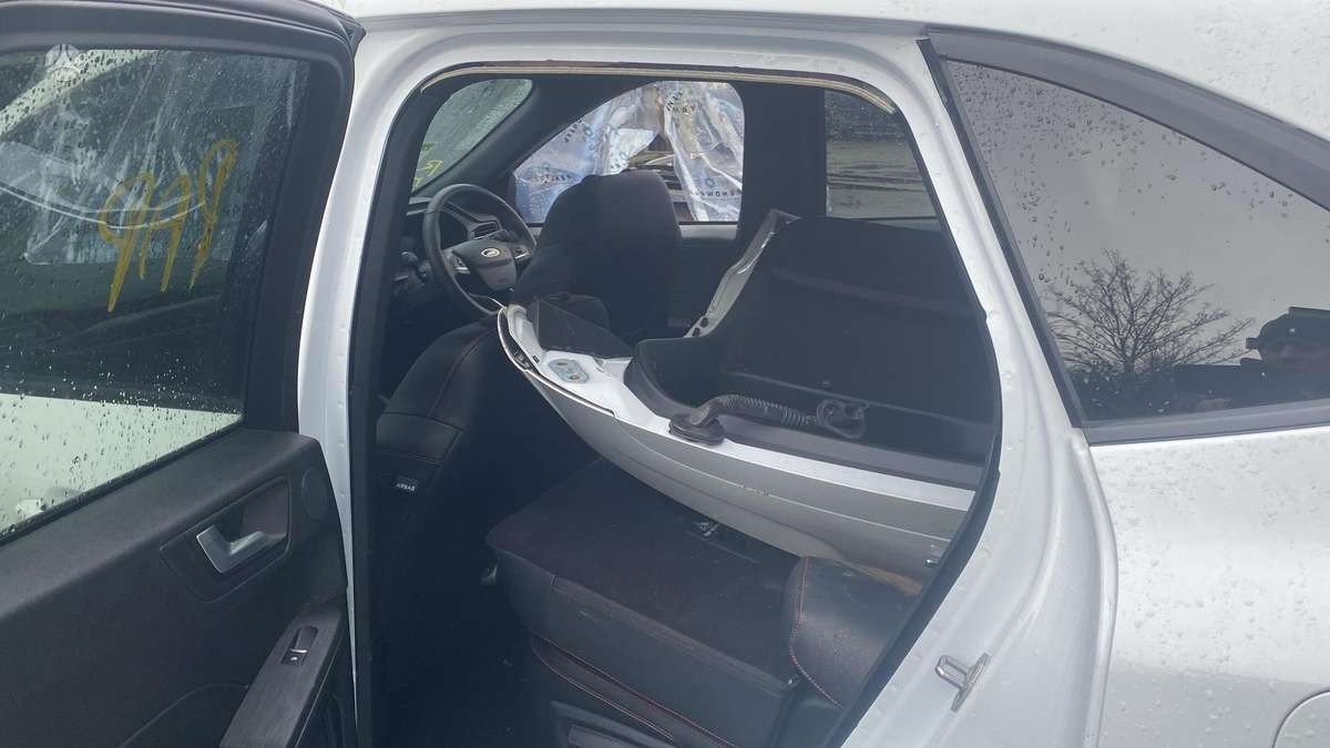 Ford Kuga dalimis. Dalimis st line