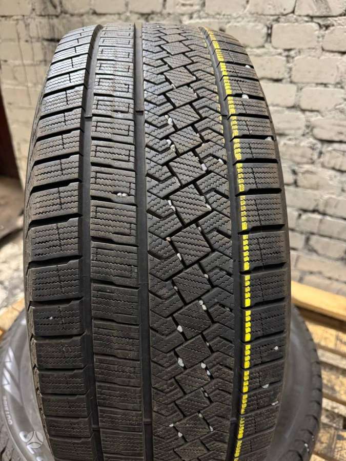 Pirelli WINTER ICE ZERO ASIMMETRICO, žieminės 255/45 R20