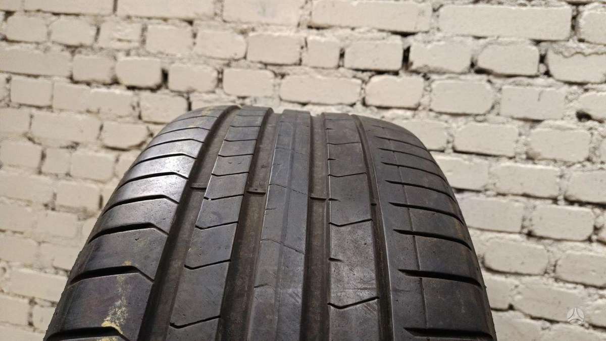 Pirelli P ZERO PZ4, summer 275/35 R22