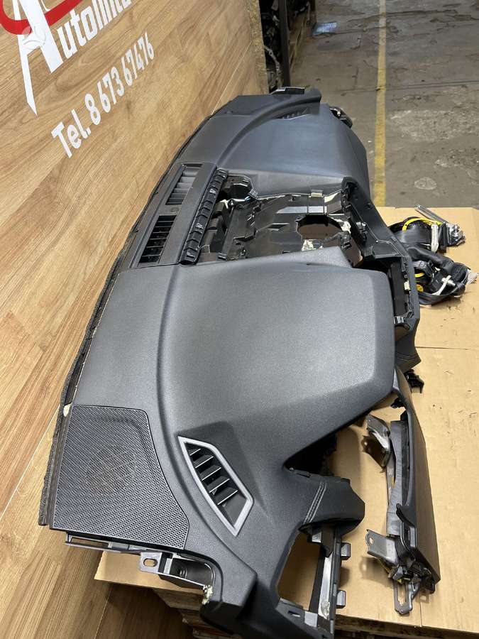 Subaru Impreza panelė, oro pagalvės, saugos diržai