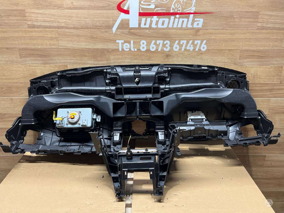 Subaru Impreza panelė, oro pagalvės, saugos diržai