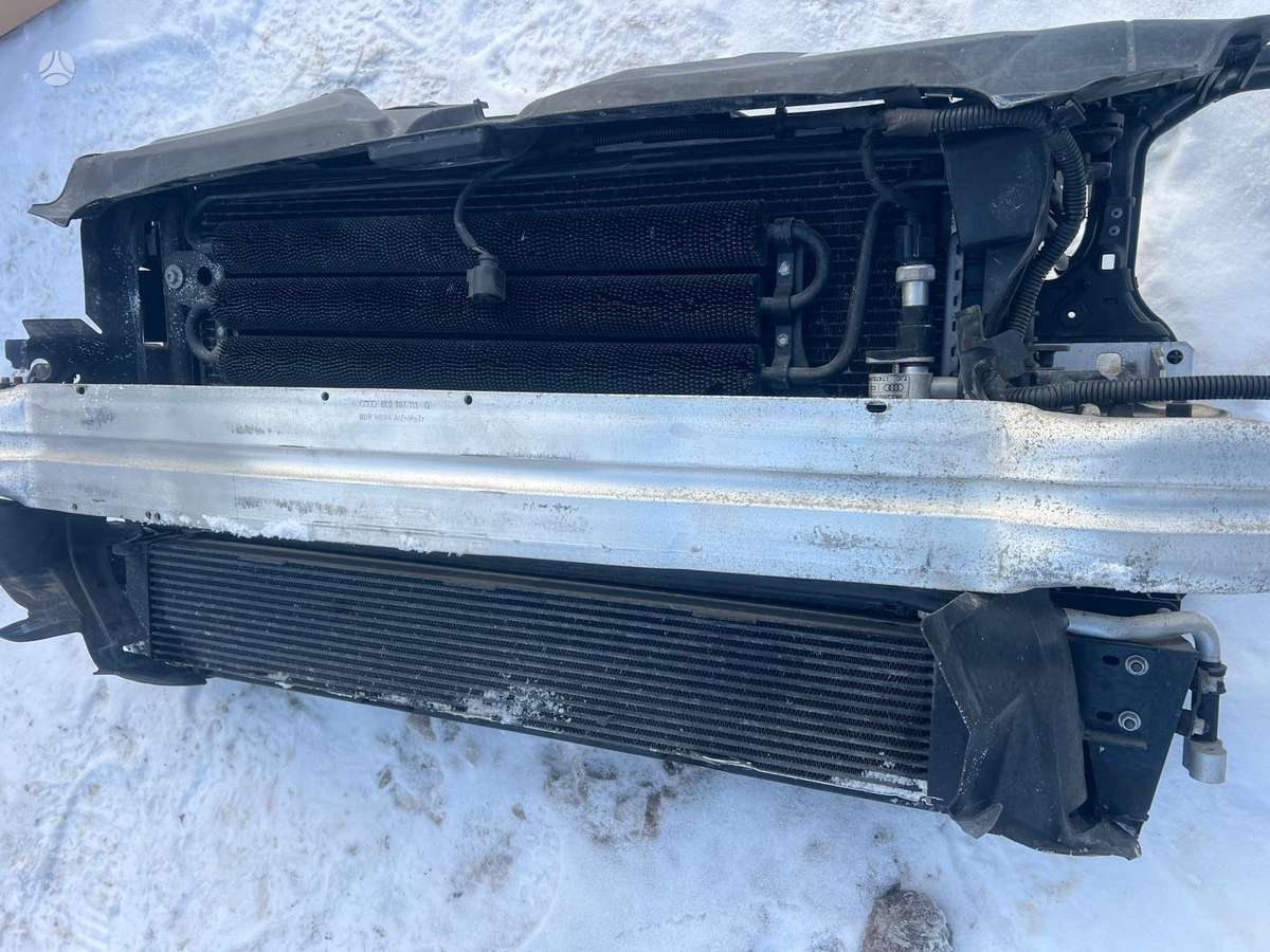 Audi RS 5 variklio aušinimo detalės