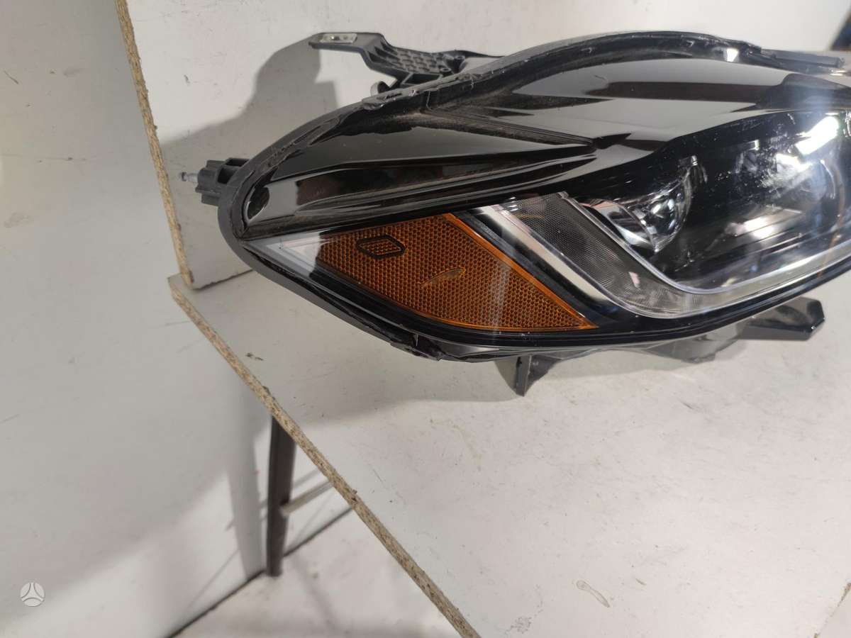 Jaguar XE lights