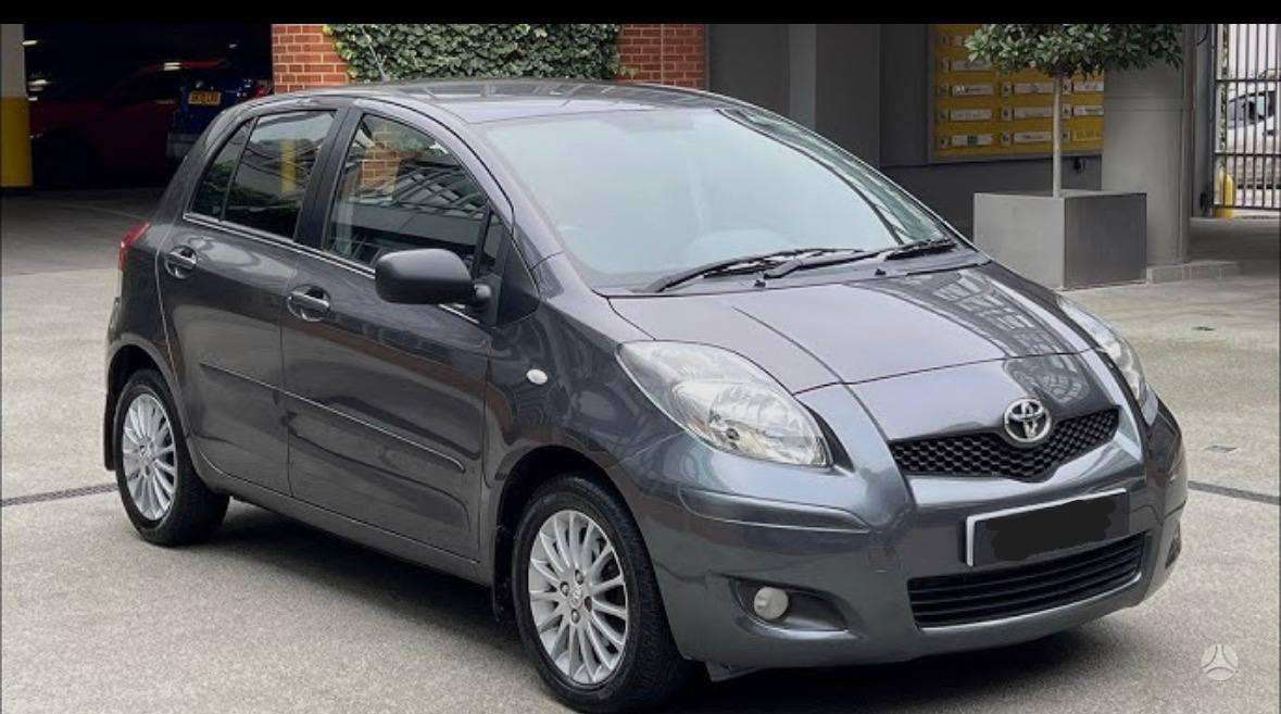 Toyota Yaris по частям