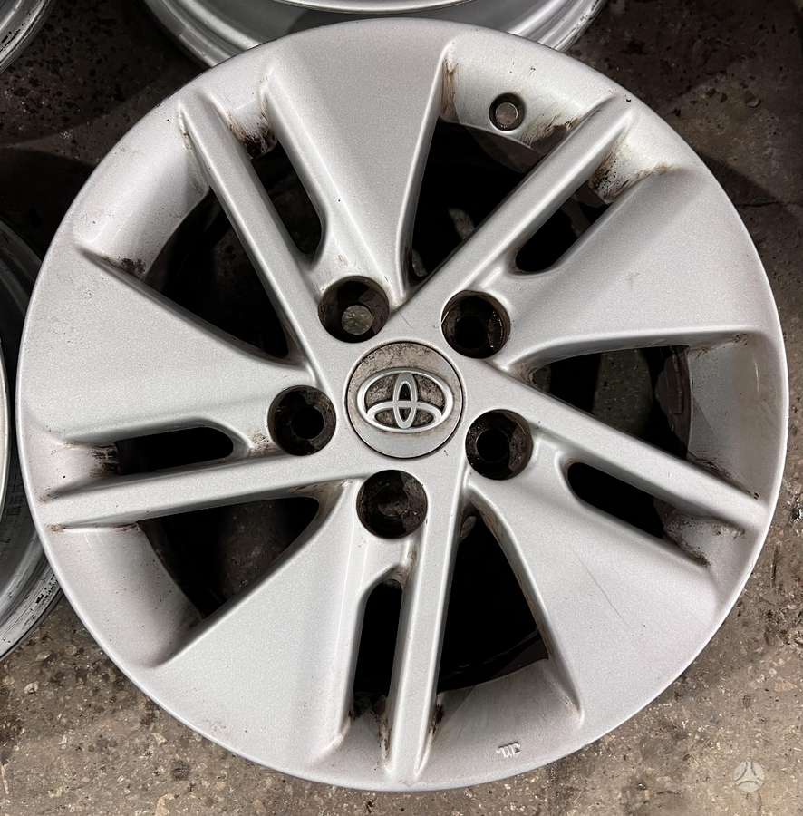 Toyota, lengvojo lydinio, R15