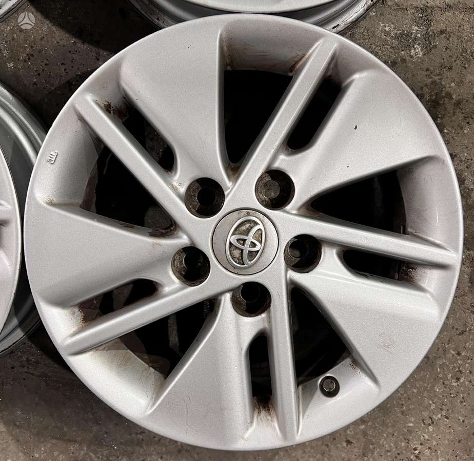 Toyota, lengvojo lydinio, R15