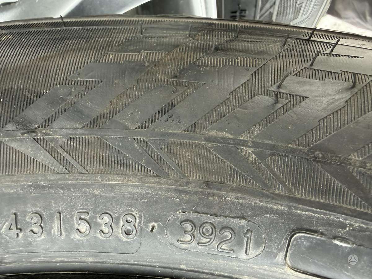 Nokian, žieminės 235/60 R18