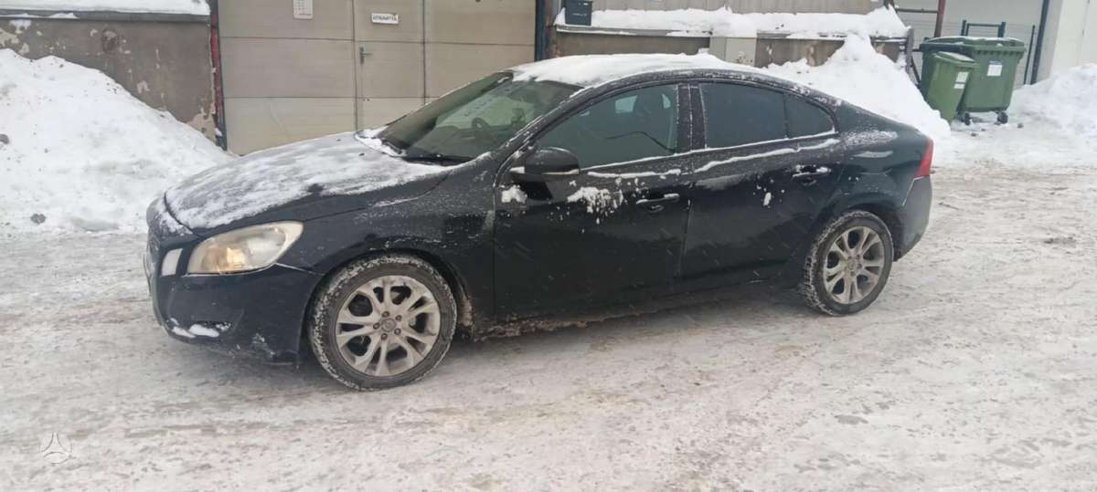 Volvo S60 for parts