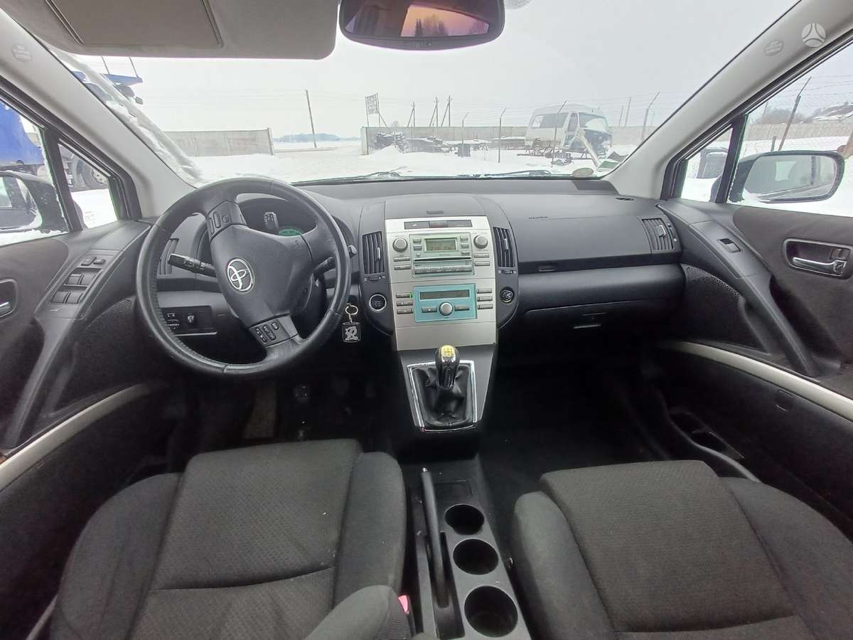 Toyota Corolla Verso body parts
