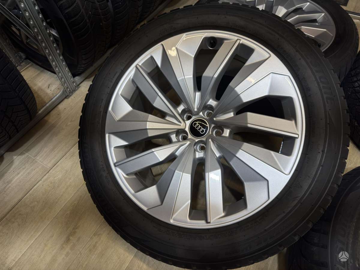 Audi Q8, light alloy, R20