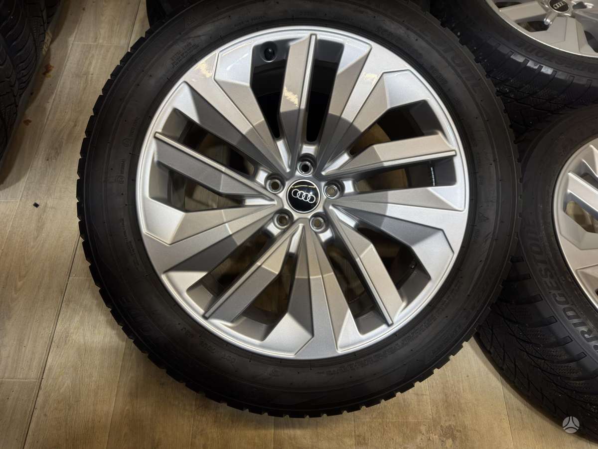 Audi Q8, lengvojo lydinio, R20