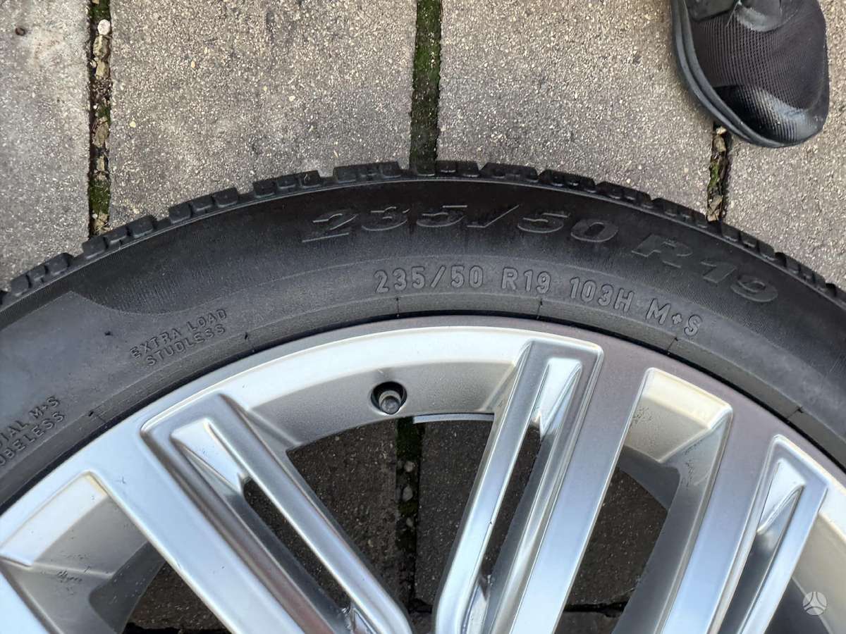 Pirelli Sottozero, всесезонные 235/50 R19