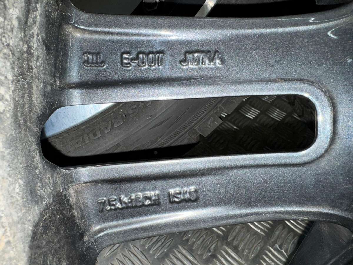 Jaguar XE, lengvojo lydinio, R18