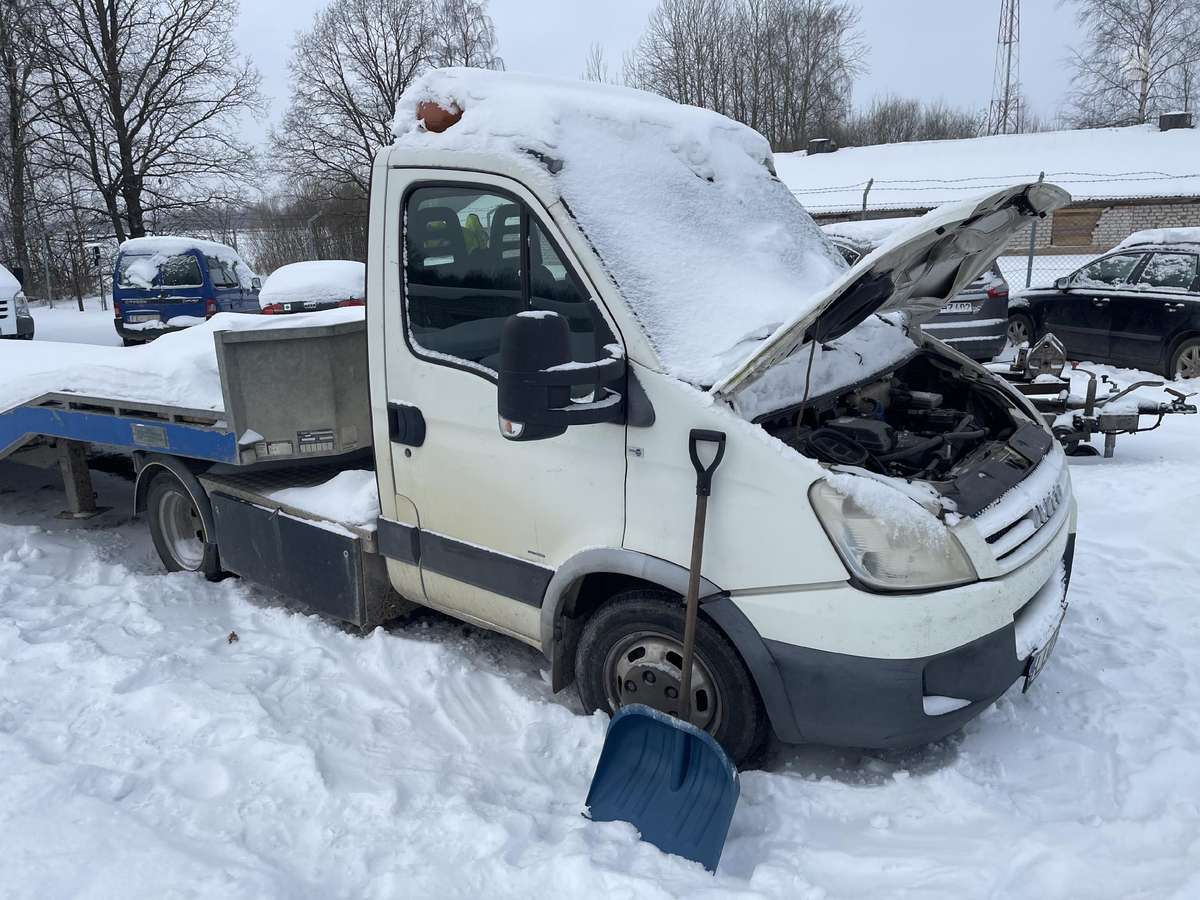 Iveco 35C18T, vilcējs