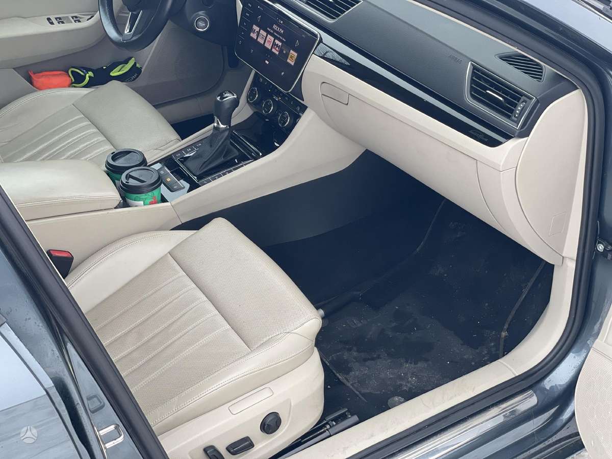 Skoda Superb, 2.0 l., Седан