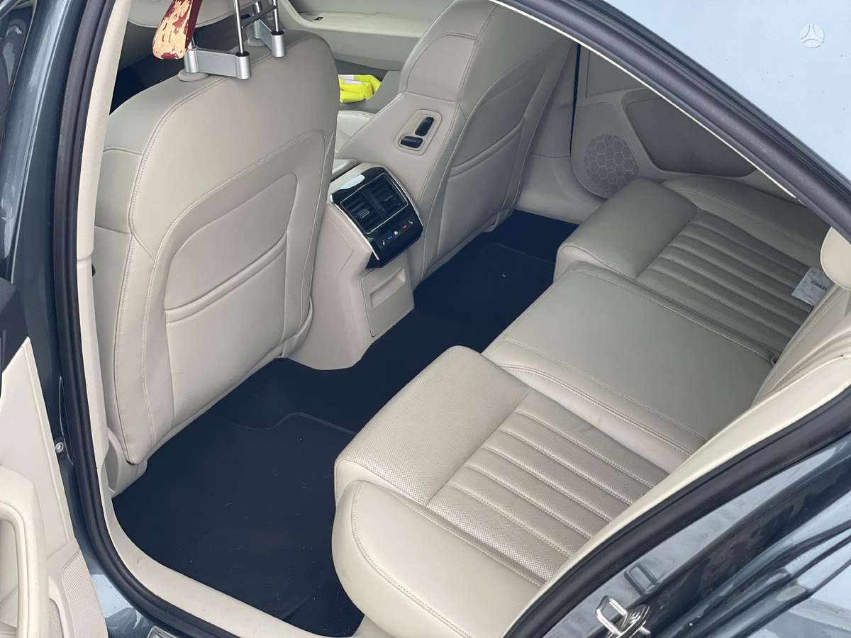 Skoda Superb, 2.0 l., Седан