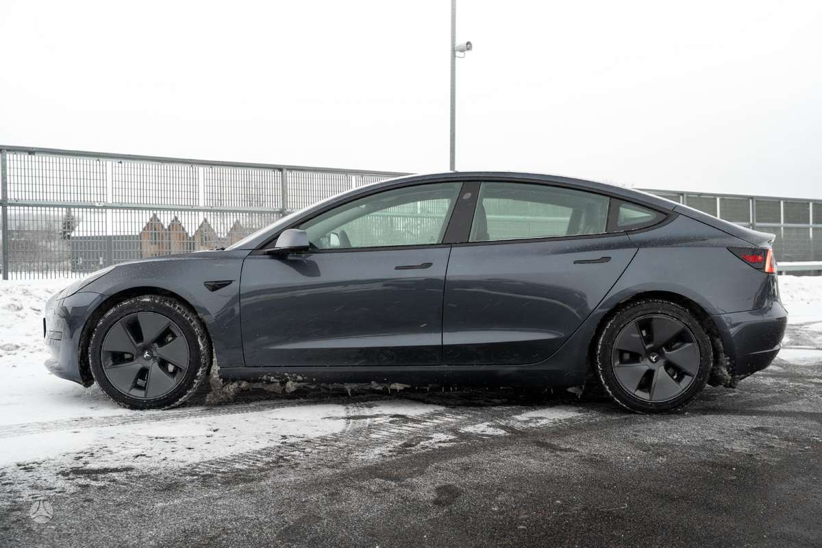 Tesla Model 3 - 11
