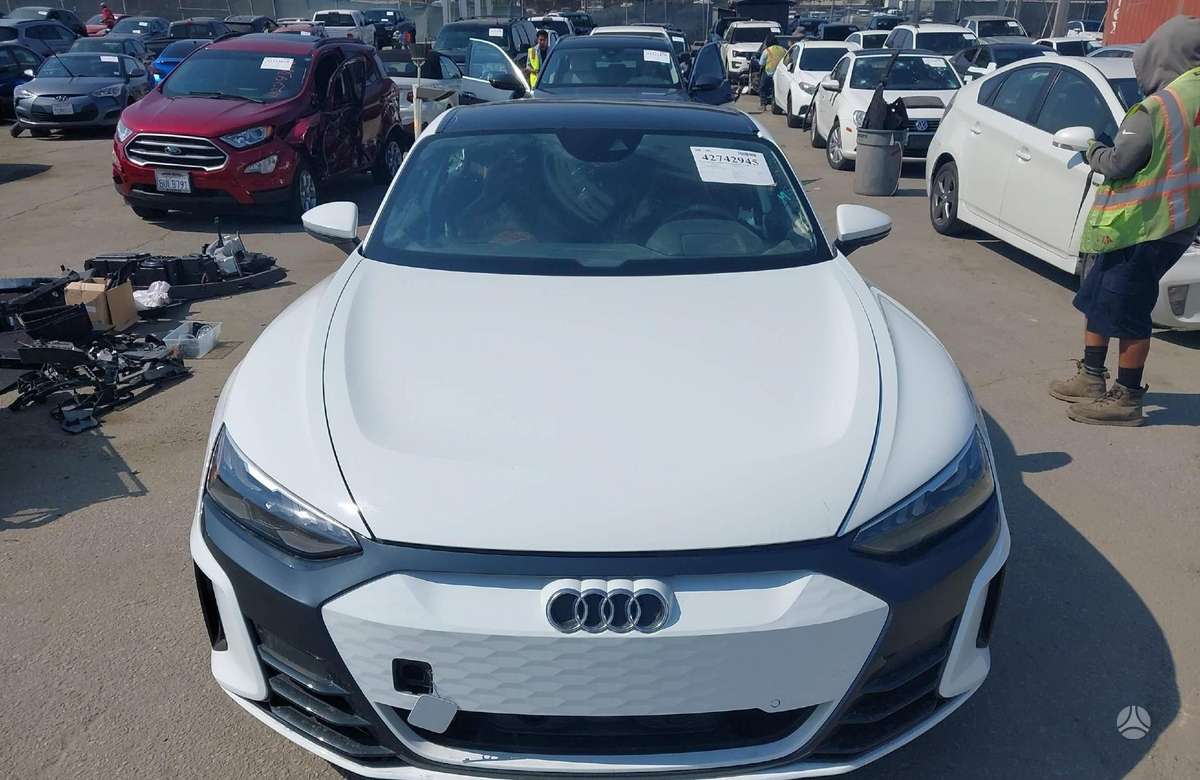 Audi e-tron GT, Седан