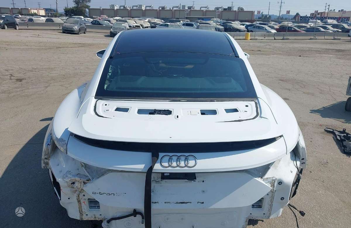 Audi e-tron GT, Седан
