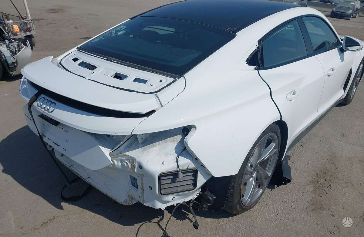 Audi e-tron GT, Седан