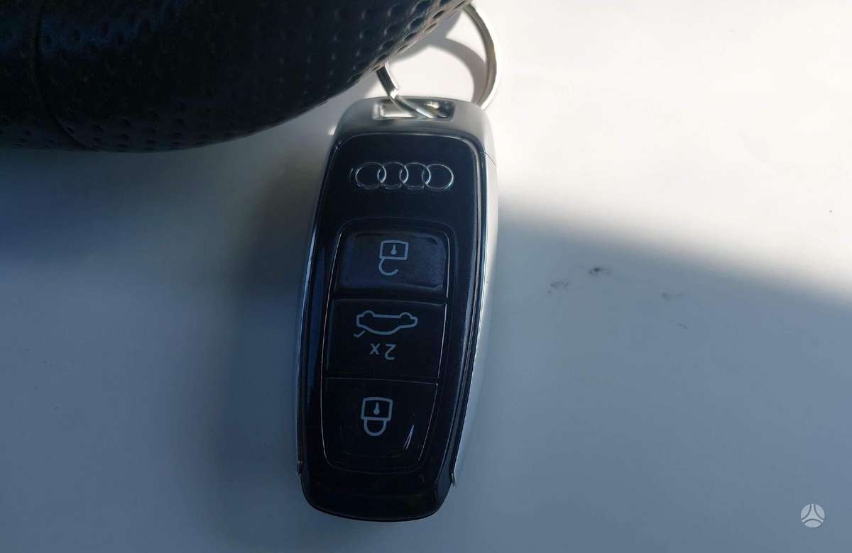 Audi e-tron GT, Седан