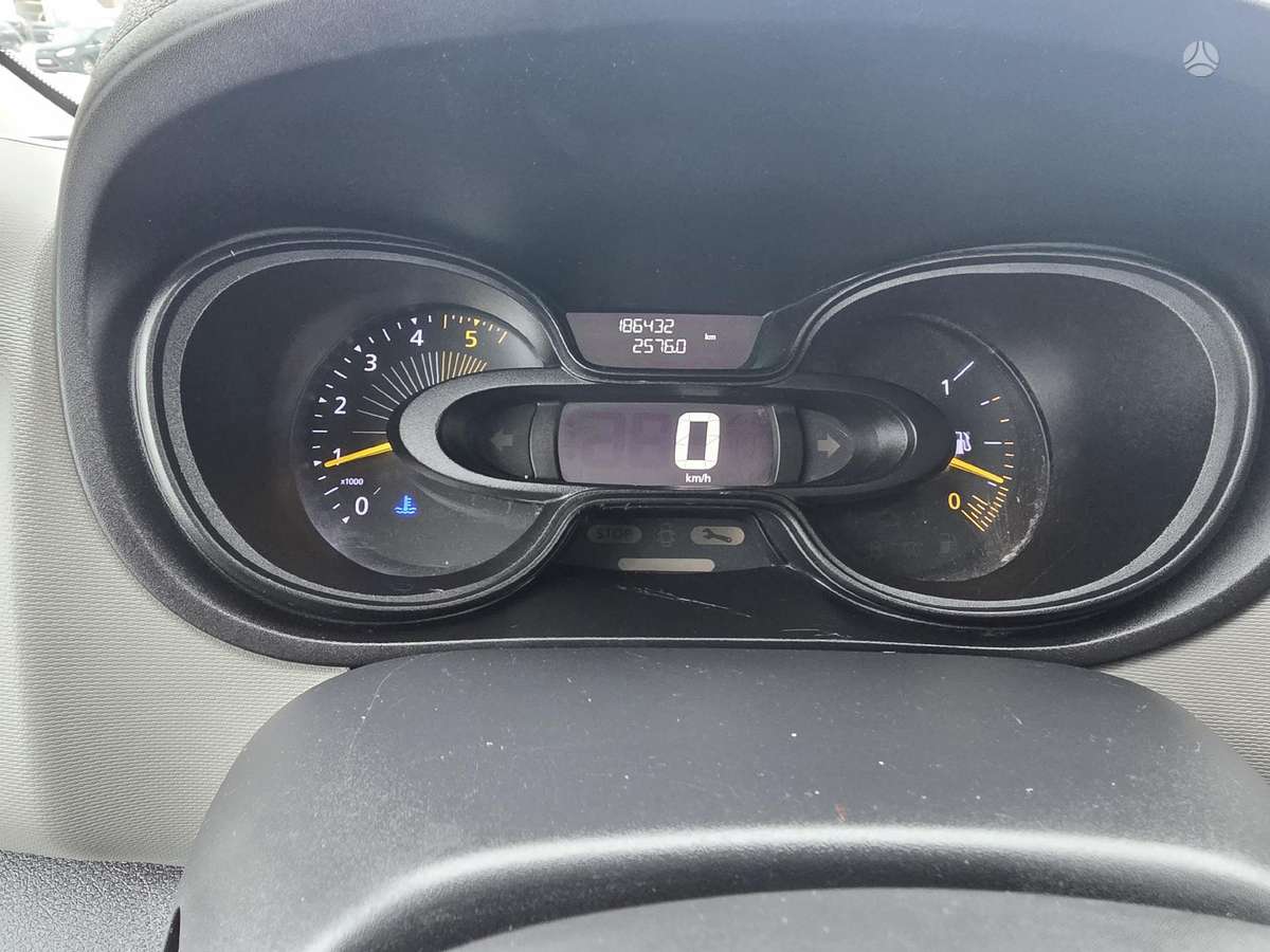 Renault Trafic, 2015 9