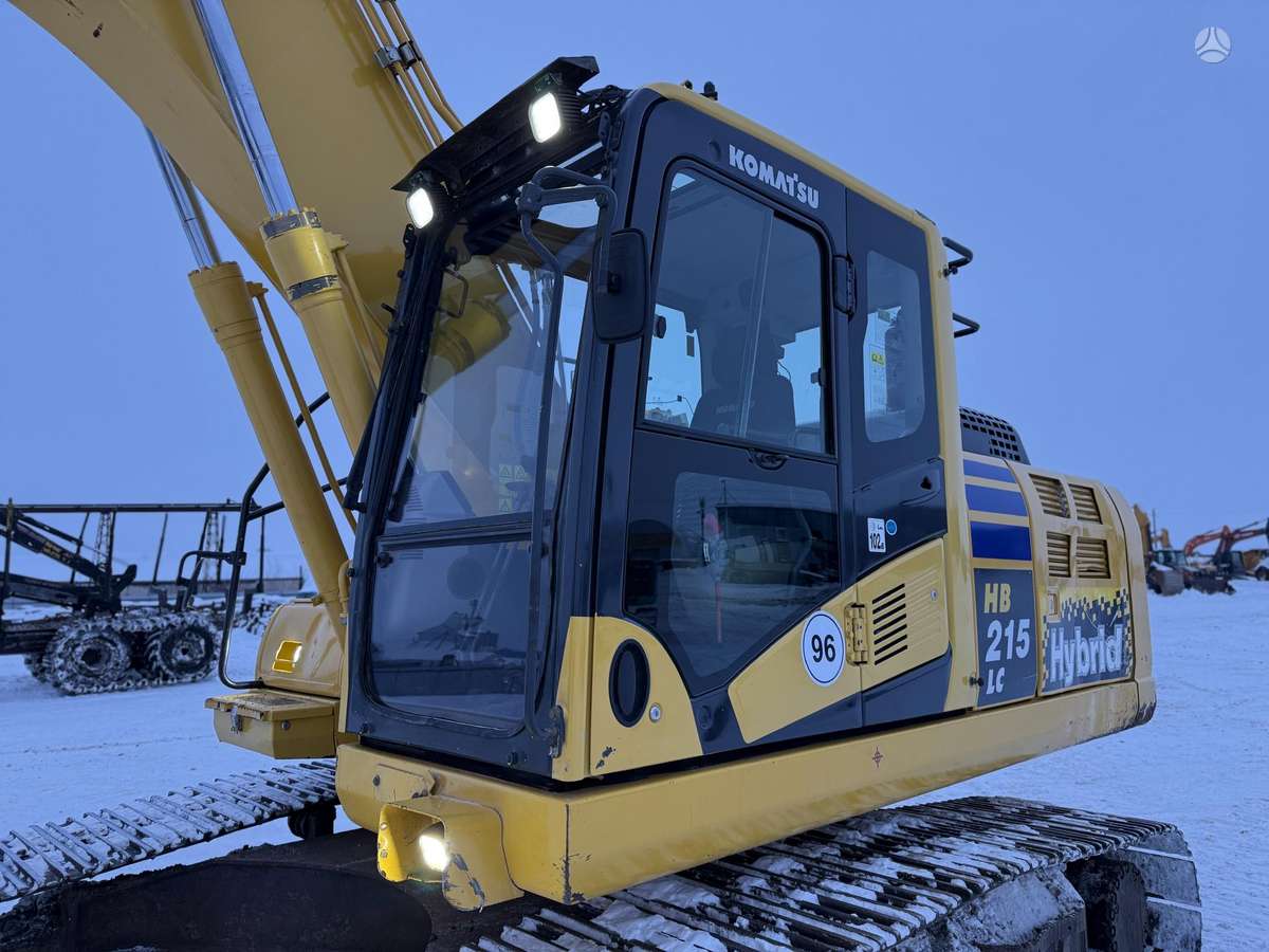 Komatsu HB 215 LC-2, ekskavatoriai
