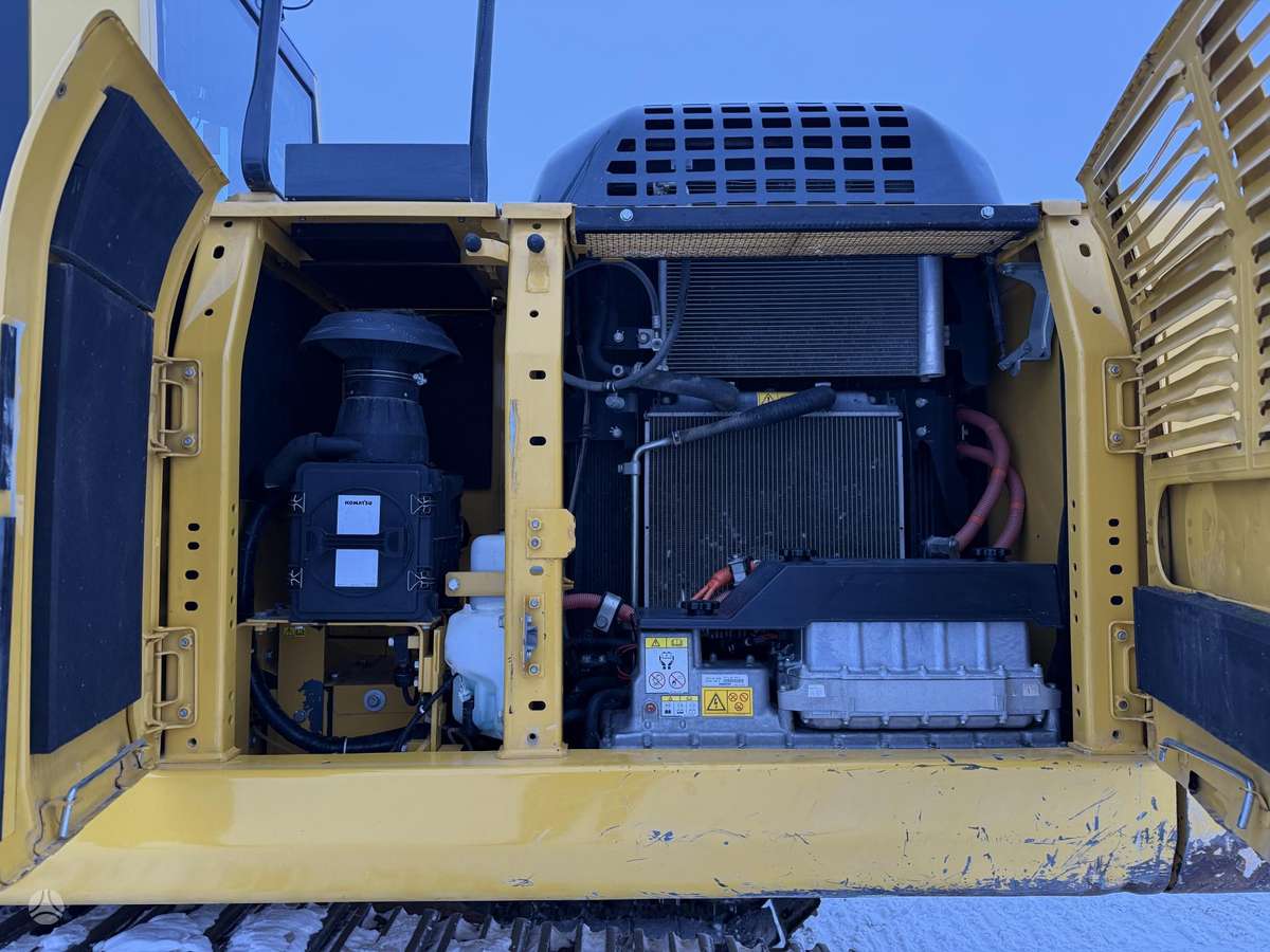 Komatsu HB 215 LC-2, ekskavatoriai