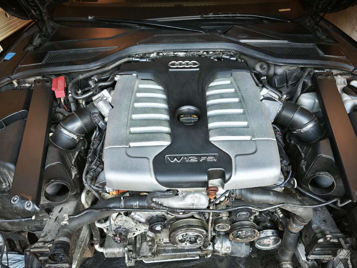 Audi A8 L variklio detalės