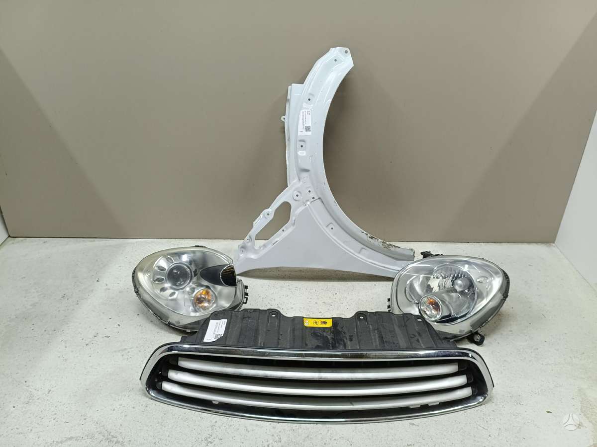 Mini Countryman fenders, lights, front grill