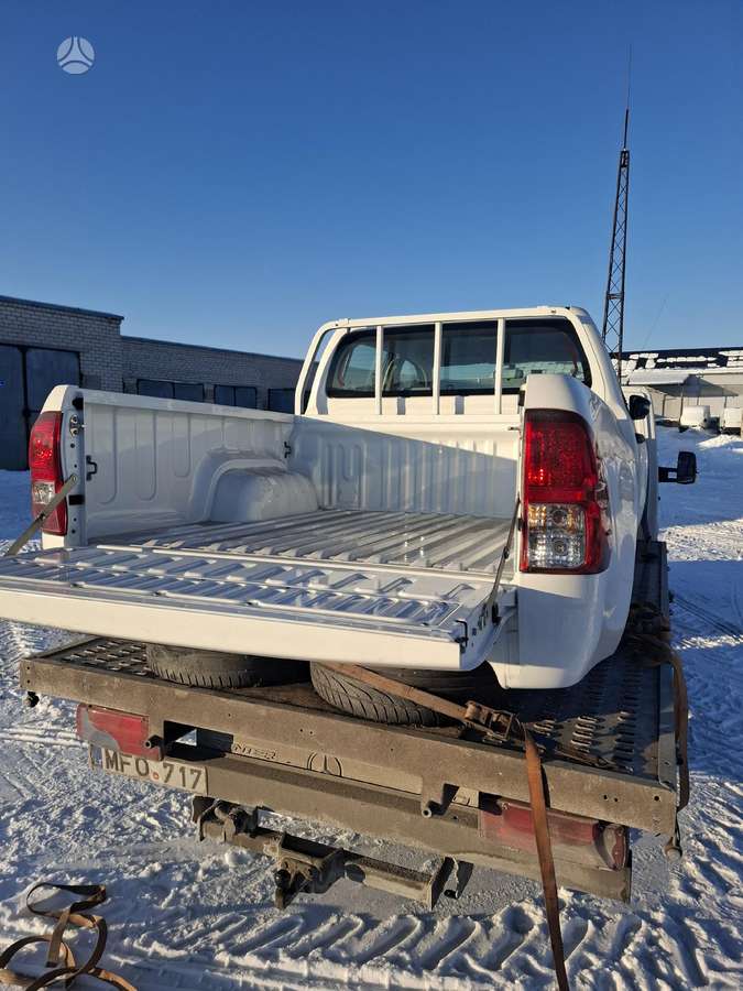 Toyota Hilux - 4