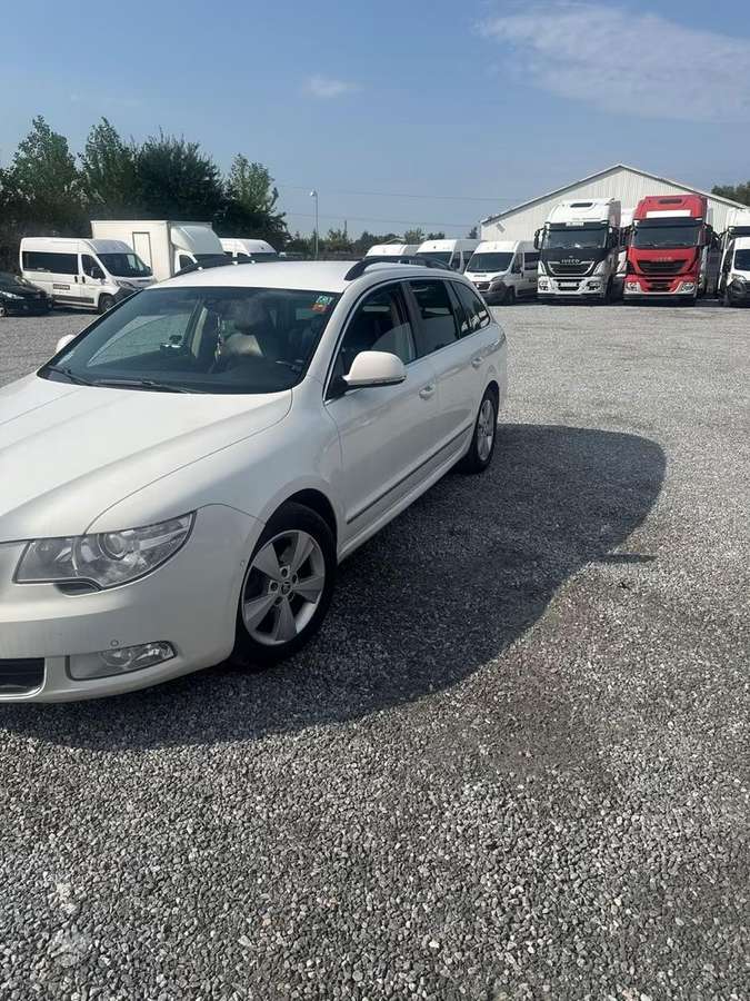 Skoda Superb, ☎️8–22H