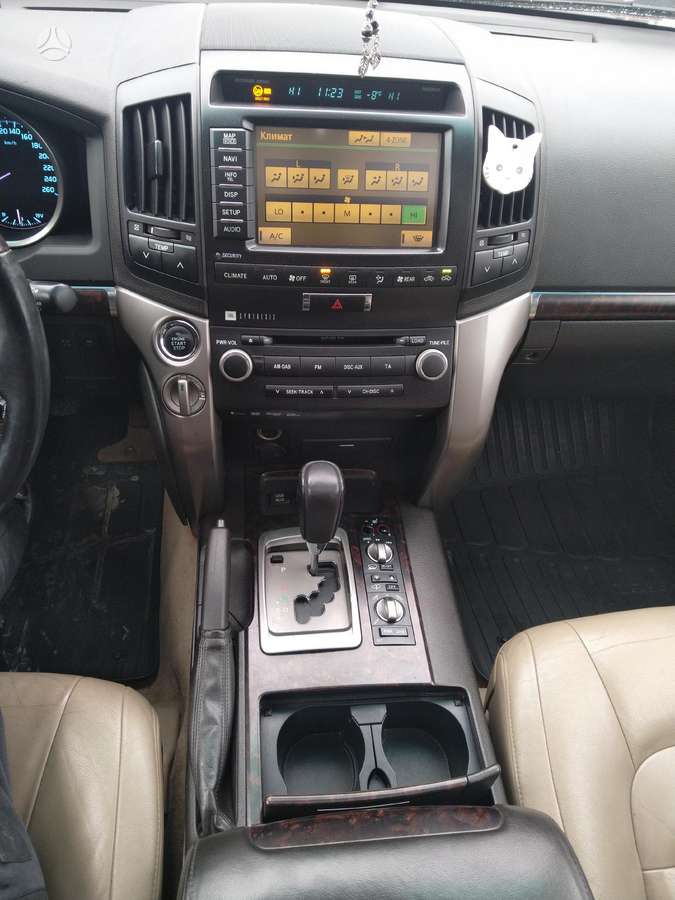Toyota Land Cruiser - 7