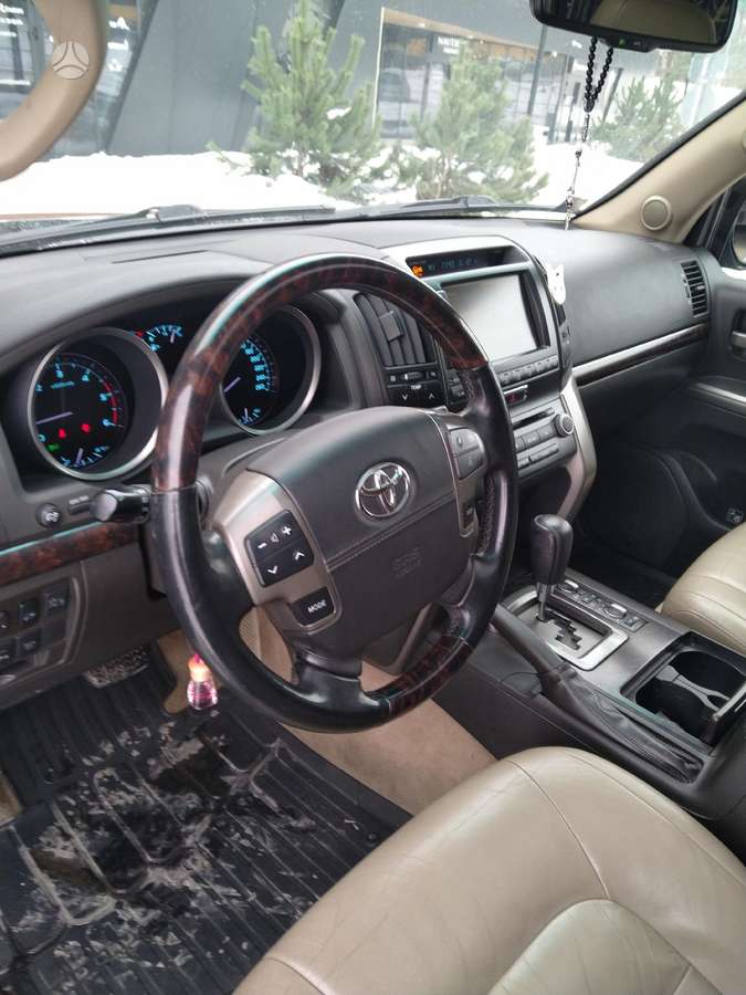 Toyota Land Cruiser - 8