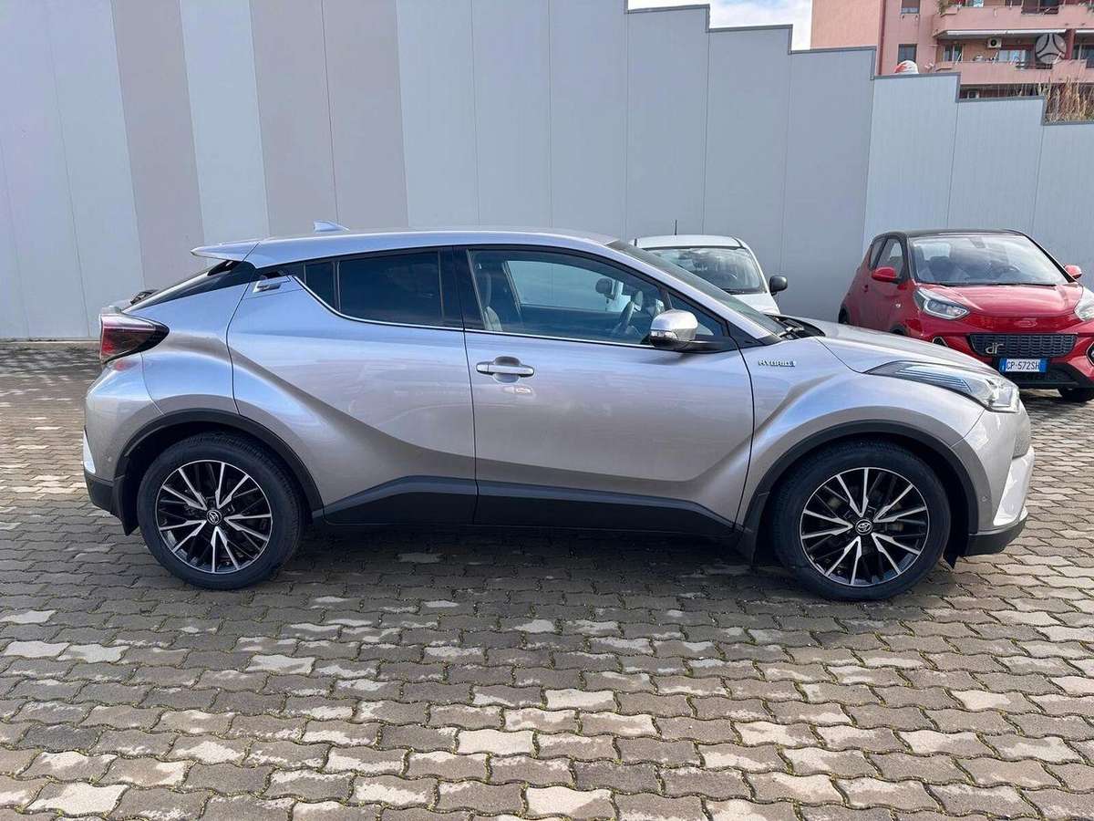 Toyota C-HR по частям
