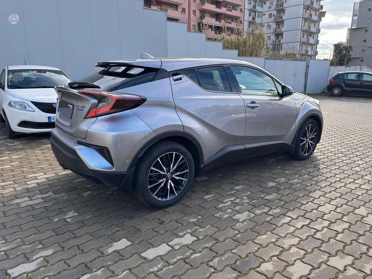 Toyota C-HR по частям