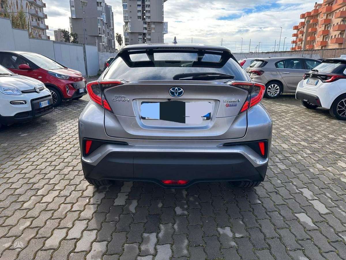 Toyota C-HR по частям