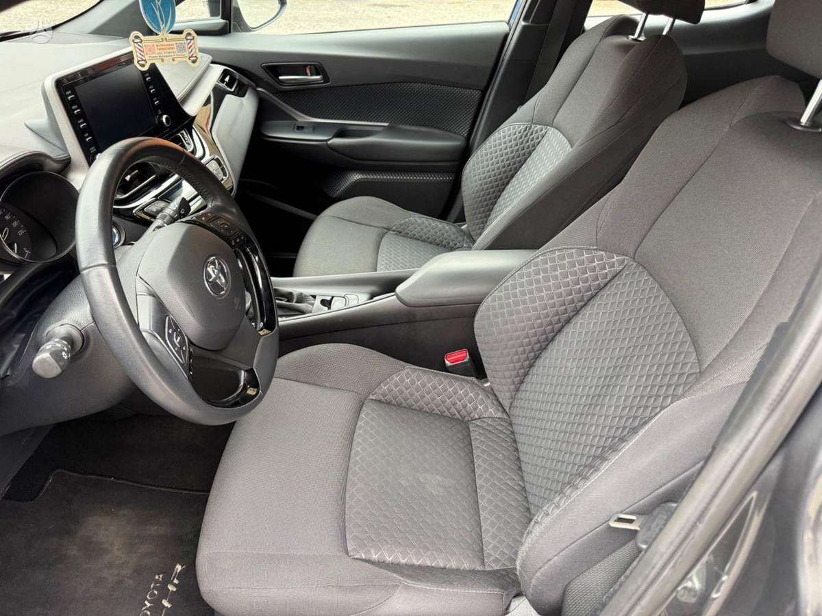 Toyota C-HR по частям