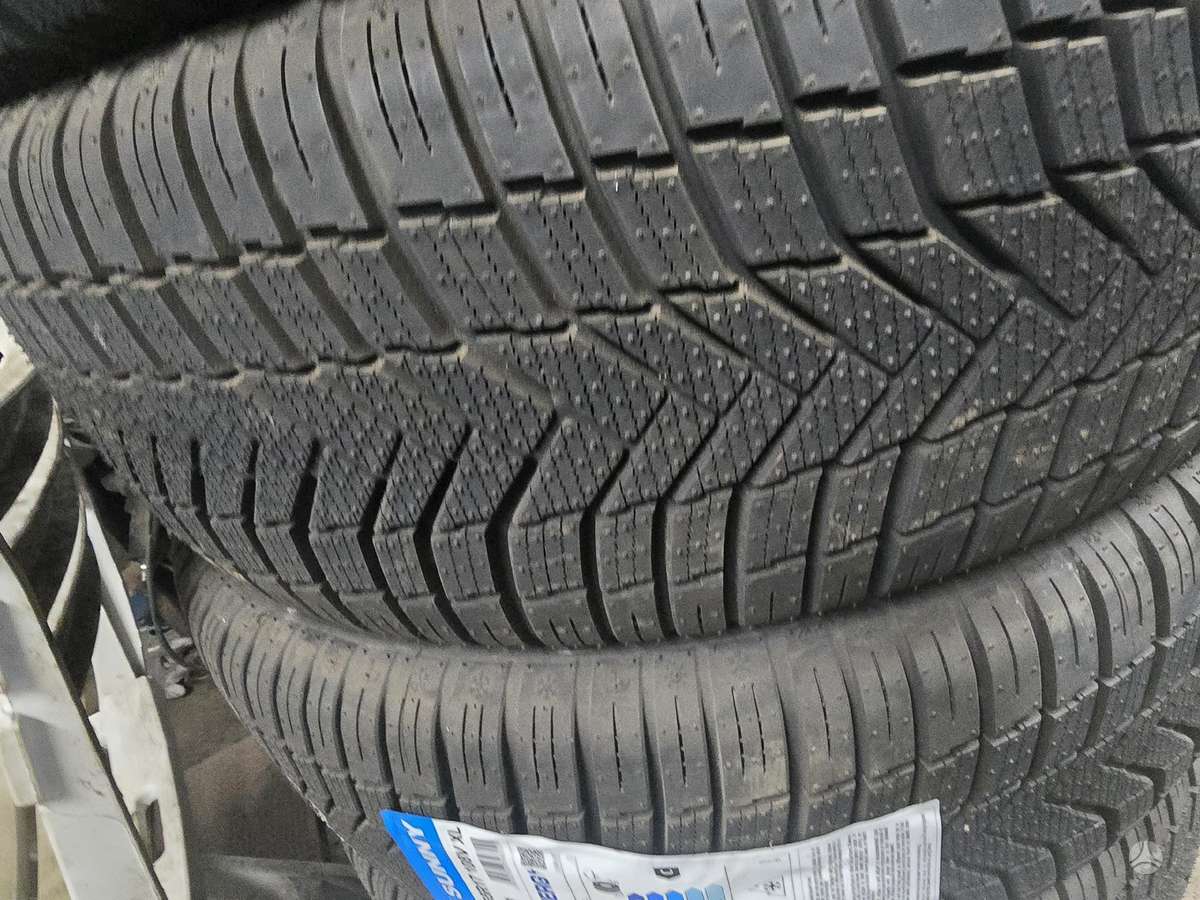 Sunny, winter 235/55 R19