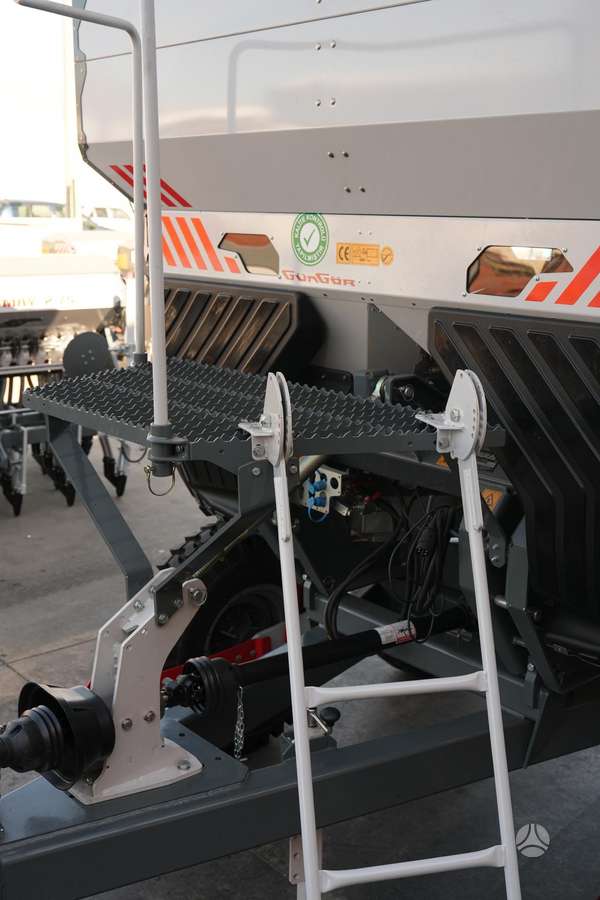 -Kita- Serper Pro, spreaders
